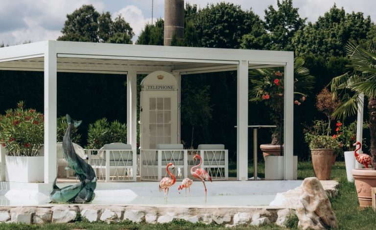 Elegante Telefonzelle für Audiogästebuch auf Hochzeiten